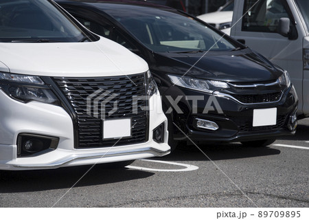 駐車場の車 89709895