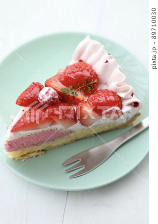 フレッシュいちごのムースタルトケーキ 89710030