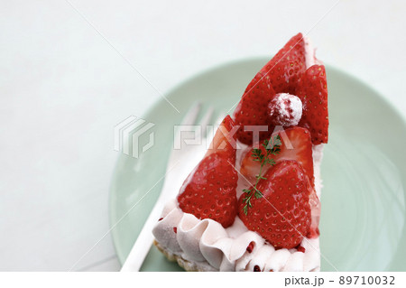 フレッシュいちごのムースタルトケーキ 89710032