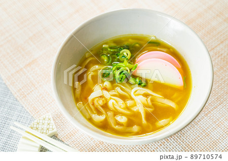 こんにゃく麺のカレーうどん 89710574