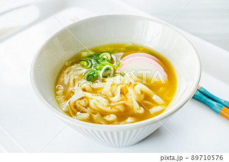 こんにゃく麺のカレーうどん こんにゃく麺のカレーうどん 89710576