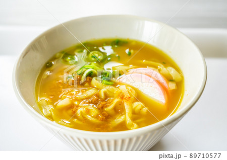 こんにゃく麺のカレーうどん こんにゃく麺のカレーうどん 89710577
