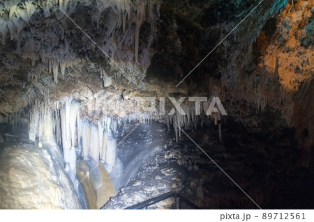 南大東島 星野洞の白い鍾乳石 南大東島 星野洞の白い鍾乳石 89712561