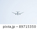 シンガポールから飛び立つ飛行機 89715350