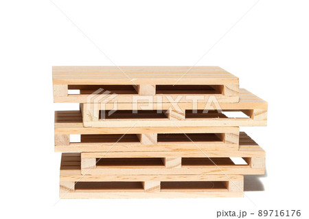 empty wooden pallet isolated on white background.. 89716176