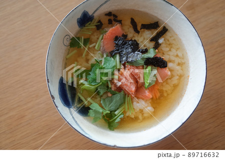 自家製の鮭茶漬け 89716632