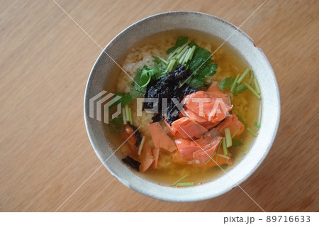 自家製の鮭茶漬け 89716633