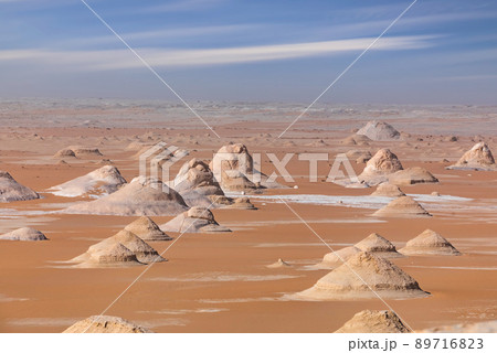 Chalk rocks in the White Desert at sunset. Egypt, Baharia 89716823