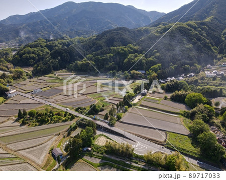 神社の参道の空撮写真 89717033