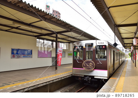 福島交通飯坂温泉駅に停車中の1000系電車 福島交通飯坂温泉駅に停車中の1000系電車 89718265