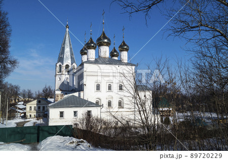 Blagoveschenskiy cathedral of the nunnery in city Vyazniki,Russia(1683) Blagoveschenskiy cathedral of the nunnery in city Vyazniki,Russia(1683) 89720229