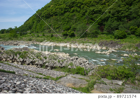 庄川用水合口ダムそばの庄川の様子 庄川用水合口ダムそばの庄川の様子 89721574