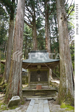 光前寺（こうぜんじ）は、長野県駒ヶ根市赤穂にある天台宗の別格本山の寺院である。 89721943