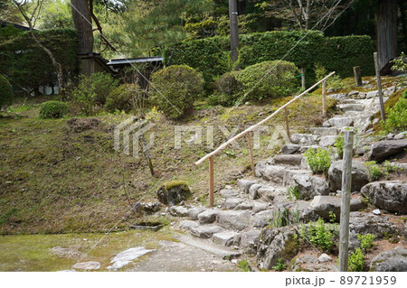光前寺（こうぜんじ）は、長野県駒ヶ根市赤穂にある天台宗の別格本山の寺院である。 89721959