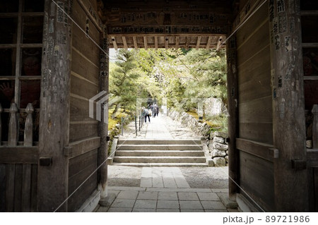 光前寺（こうぜんじ）は、長野県駒ヶ根市赤穂にある天台宗の別格本山の寺院である。 89721986