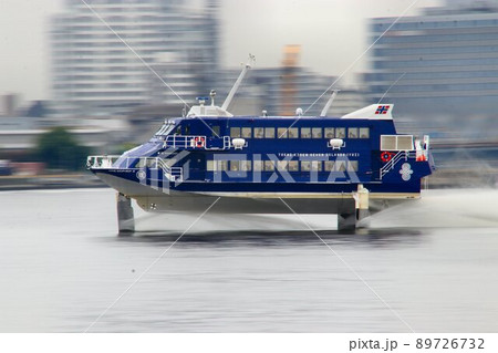 海面を爽快に疾走…東京港内を翼走するジェットホイル 海面を爽快に疾走…東京港内を翼走するジェットホイル 89726732