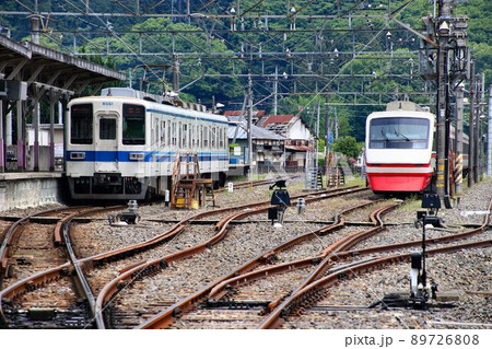 山間の終着駅『葛生』にて… 【特急りょうもう号】200系と8000系 89726808