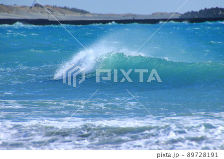 波しぶき 89728191