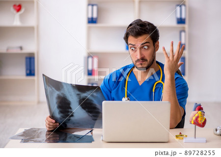 Young male doctor radiologist working in the clinic 89728255