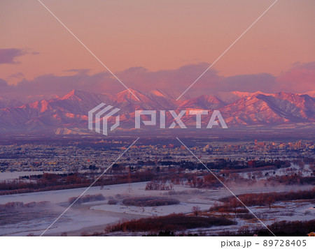 朝焼けと日高山脈 89728405