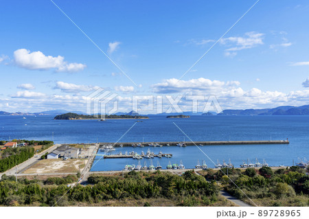[香川県]櫃石島の櫃石港の風景（香川県坂出市瀬戸内海に浮かぶ塩飽諸島の島）） 89728965
