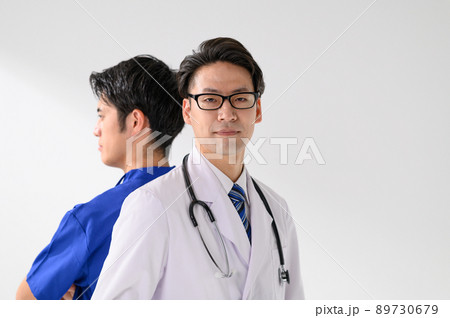 男性医療イメージ 白衣 聴診器 男性医療イメージ 白衣 聴診器 89730679