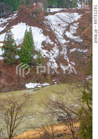 千曲川　道の駅さかえ付近の眺め　残雪　早春の風景　 89731291