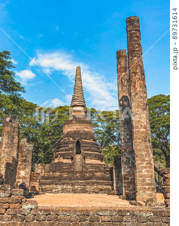 Wat Chedi Chet Thaeo or Wat Chedi Chet Thaew in Si Satchanalai historical park Wat Chedi Chet Thaeo or Wat Chedi Chet Thaew in Si Satchanalai historical park 89731614