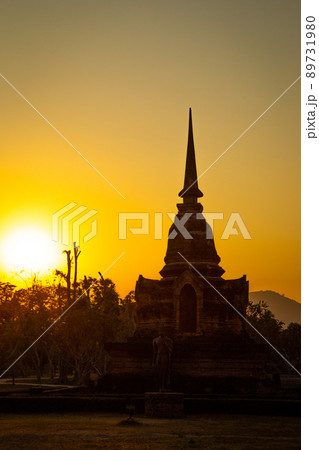 Sunset at Wat Mahathat buddha and temple in Sukhothai Historical Park Sunset at Wat Mahathat buddha and temple in Sukhothai Historical Park 89731980