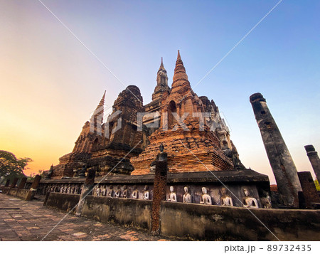 Sunset at Wat Mahathat buddha and temple in Sukhothai Historical Park Sunset at Wat Mahathat buddha and temple in Sukhothai Historical Park 89732435