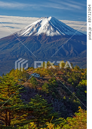 三ツ峠・御巣鷹山から紅葉と富士山 三ツ峠・御巣鷹山から紅葉と富士山 89732904