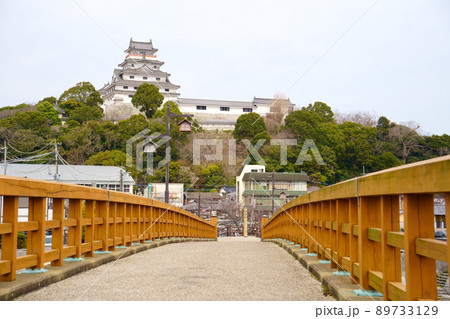 唐津城と城内橋(佐賀県唐津市) 唐津城と城内橋(佐賀県唐津市) 89733129