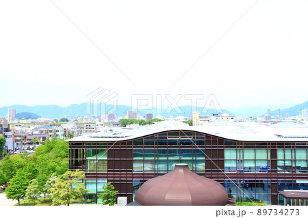 岐阜市、岐阜市立中央図書館の風景 89734273