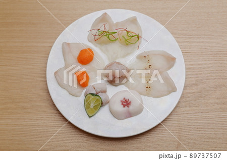 白身魚の刺身 89737507