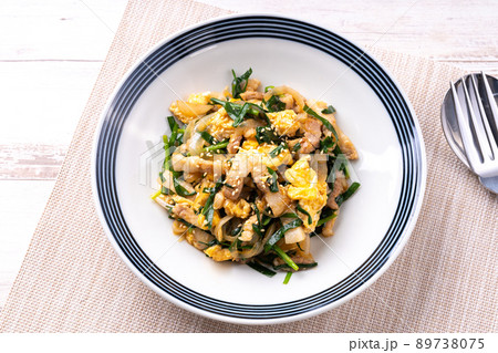 豚バラ肉のニラ玉炒め 豚バラ肉のニラ玉炒め 89738075