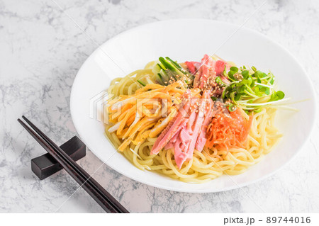 夏の味覚　冷やし中華 89744016