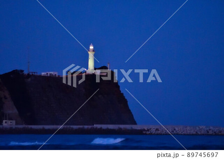 豊間海岸から塩谷崎灯台を望む(福島県) 豊間海岸から塩谷崎灯台を望む(福島県) 89745697