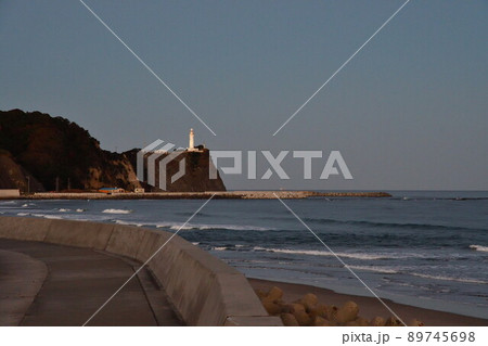 豊間海岸から塩谷崎灯台を望む（福島県） 89745698
