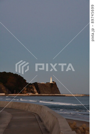豊間海岸から塩谷崎灯台を望む（福島県） 89745699