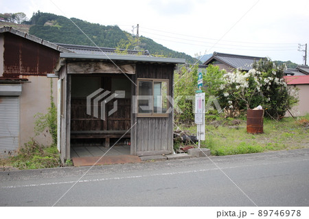 バス停　田舎のバス停　バス停イメージ 89746978