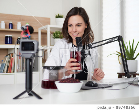Female nutritionist talking about hibiscus drink infusion tea Female nutritionist talking about hibiscus drink infusion tea 89748366