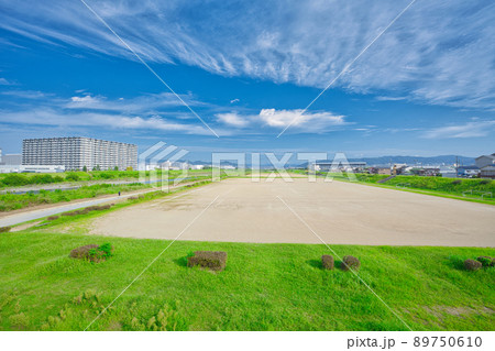 【兵庫県】9月・青空と伊丹市の街風景 【兵庫県】9月・青空と伊丹市の街風景 89750610