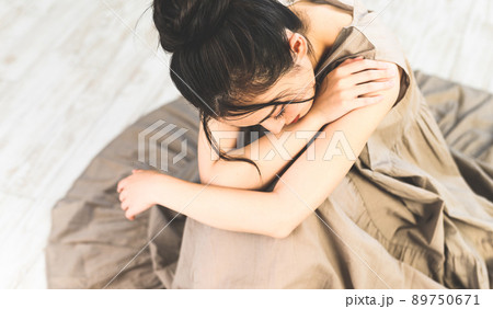 女性ポートレート 89750671