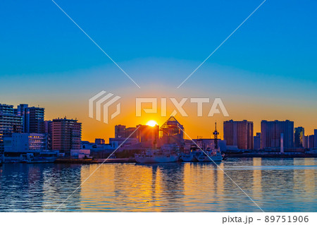 【東京の都市風景】竹芝ふ頭から晴海方向の初日の出 【東京の都市風景】竹芝ふ頭から晴海方向の初日の出 89751906