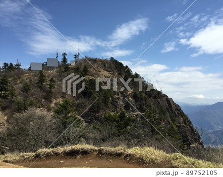 三ッ峠の屏風岩 三ッ峠の屏風岩 89752105