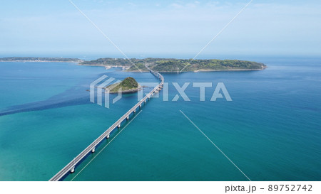 【角島大橋】角島 地球の輝き日本の自然と山口県下関市豊北町大字神田 ドローン空撮 【角島大橋】角島 地球の輝き日本の自然と山口県下関市豊北町大字神田 ドローン空撮 89752742