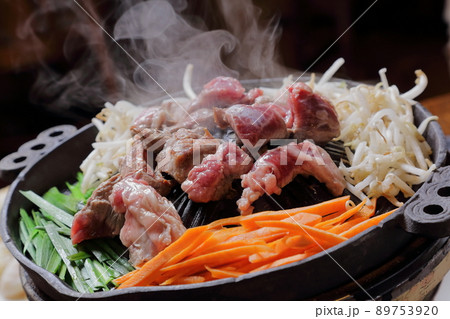 北海道名物、美味しいジンギスカン 89753920