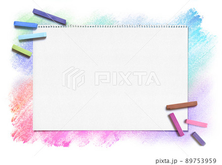 スケッチブックのある、カラフルなパステルグラデーションの背景 89753959