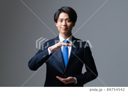 若いビジネスマン 89754542