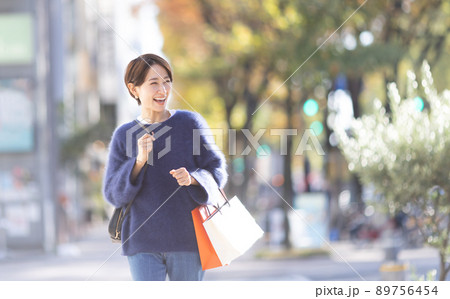 女性 ショッピング 女性 ショッピング 89756454